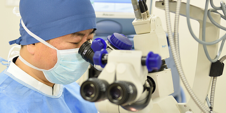 「眼科専門医」有資格者の院長がすべて執刀